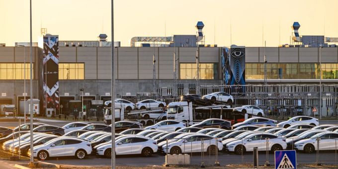 Der US-Autobauer Tesla kommt nicht aus den Negativschlagzeilen heraus. Tesla