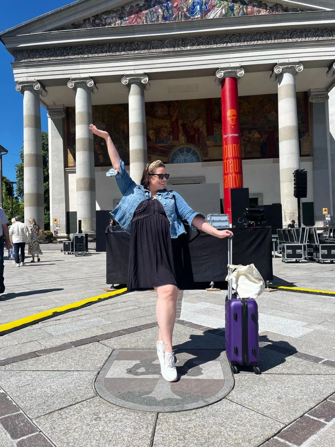Angekommen in Dornbirn, Österreich, um an der Modenacht auf dem Catwalk für mehr Inklusion zu kämpfen. Stella