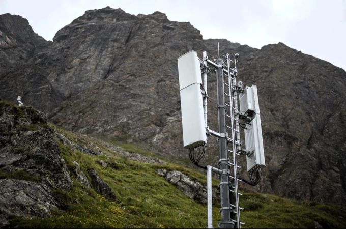 Eine Mobilfunkantenne auf der Staumauer der Grande-Dixence, am 29. Juli 2023 in Hérémence VS. 5G Antenne
