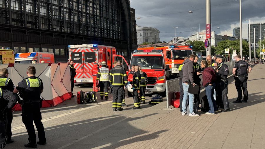 Einsatzkräfte Messerangriff in Hambu
