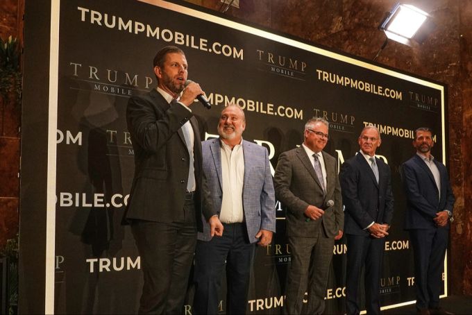 Das Highlight von Trump Mobile ist ein goldenes Smartphone. Trump Mobile