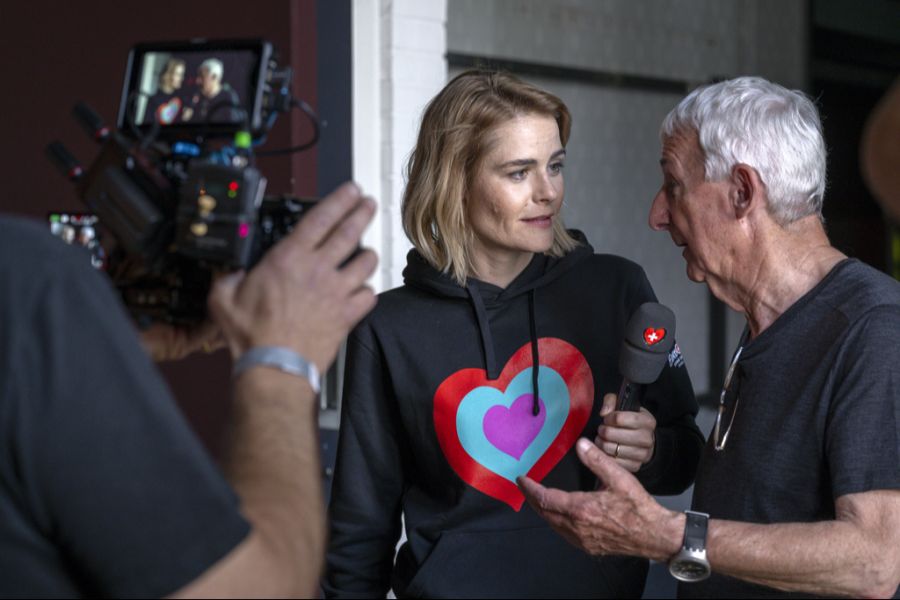 Hazel Brugger wird den Eurovision Song Contest in Basel moderieren.