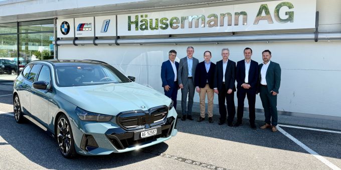 V.l.n.r.: Norbert Bauer (CFO Pappas Holding) / Peter Pixner (COO Pappas Holding) / Patrick Käser (Garage Häusermann AG) / Marc Roth (Garage Häusermann AG) / Patrick Bosshard (Geschäftsführer CFO) & Alfred Mittendorfer (Geschäftsführer CEO) Symbolbild