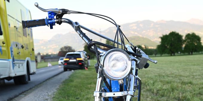 Oberriet SG: Verkehrsunfall zwischen Auto und Mofa. Oberriet SG