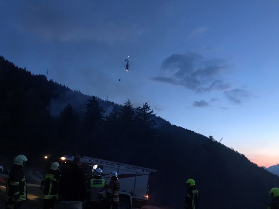 Nebst den zwei Rettungen am Berg kam es für die Air Zermatt letzte Woche noch zu anderen Einsätzen bei Nacht. (Archiv)