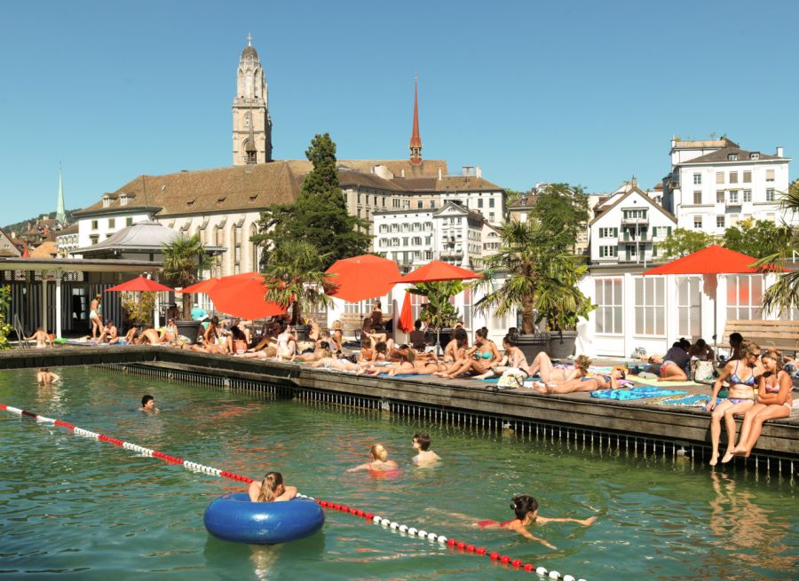 Im Innendeck bestehe bereits ein sehr wirksamer Sichtschutz für Besucherinnen, heisst es beim Sportamt der Stadt Zürich.
