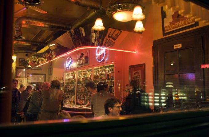 In der Rio Bar herrschte am Sonntag wildes Treiben - bei einem Gast etwas zu wild. (Archivbild) Rio Bar FCB-Fan Spiegel