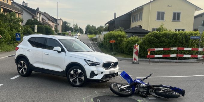 Der Motorradfahrer wurde beim Unfall leicht bis mittelschwer verletzt. Motorrad Unfall