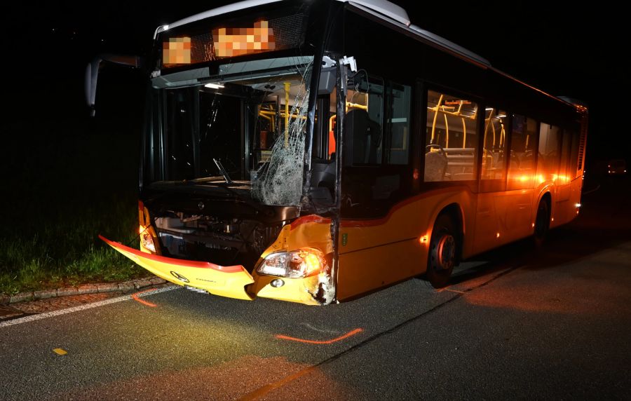 Sachschaden an Postauto