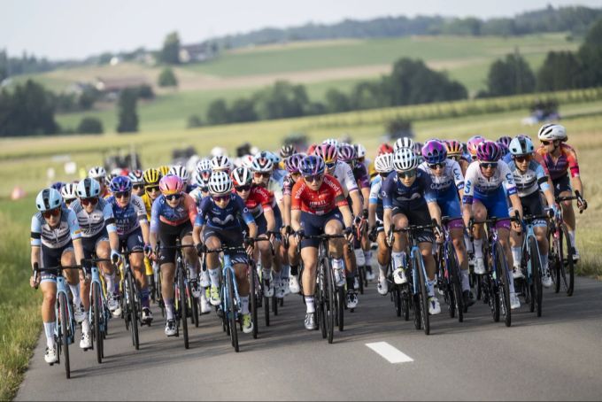 Das Peloton während der Tour de Suisse der Frauen im Jahr 2023. rad wm