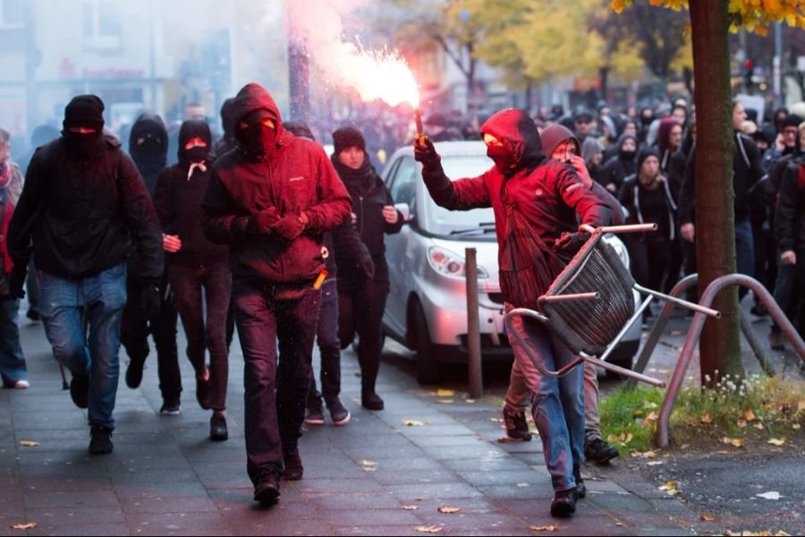 Künftig ebenfalls verboten: vermummt zu sein bei einer Demonstration.