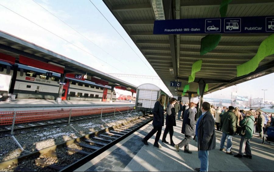 Am Bahnhof Frauenfeld TG kam es am Freitagabend zu einem Vorfall mit der Polizei. (Archivbild)