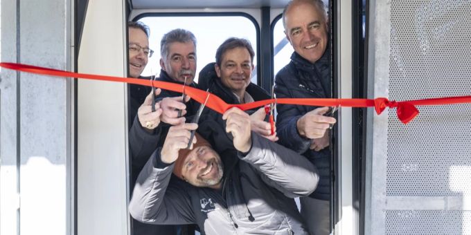 Eine Seilbahn ersetzt eine weggeschwemmte Brücke im Val de Bagnes. Seilbahn