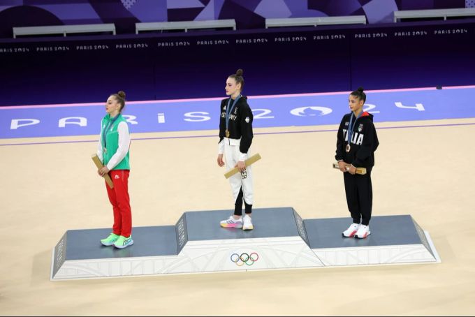 Sofia Raffaeli (rechts) holt Bronze bei Olympia 2024. Sofia Raffaeli