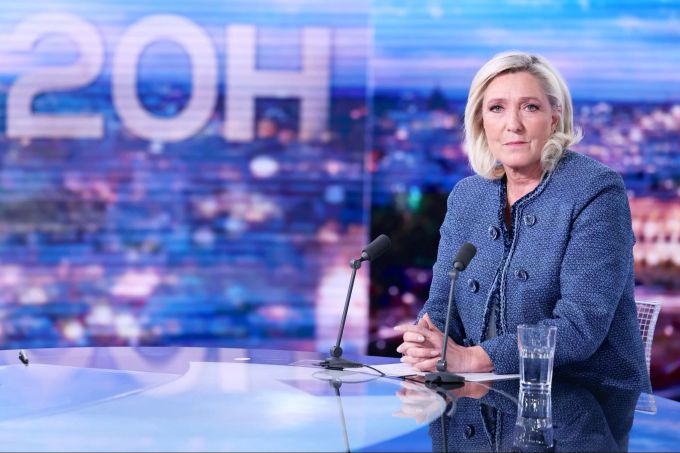 Le Pen geht gegen das Urteil in Berufung. Thomas Samson/Pool via AP/dpa Gericht urteilt über Le Pen in Prozess um EU-Geld