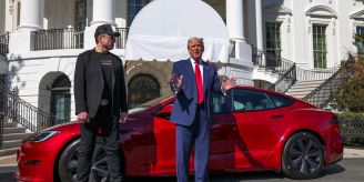 Streit mit Musk - Jetzt will Trump sogar seinen Tesla verkaufen Streit mit Musk - Jetzt will Trump sogar seinen Tesla verkaufen
