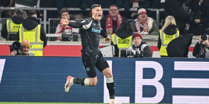 Leverkusens Patrick Schick jubelt nach seinem Tor zum 3:4 in der Bundesliga. Leverkusen Sieg Bundesliga