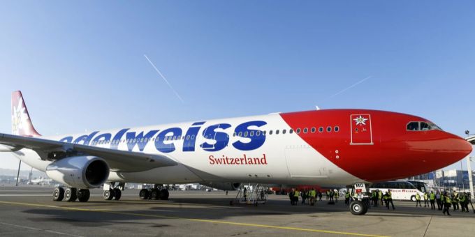 Ein Edelweiss-Flieger A343 musste am Dienstag eine ungeplante Zwischenlandung in Dubai machen. (Symbolbild) Edelweiss Flugzeug A343 Dubai