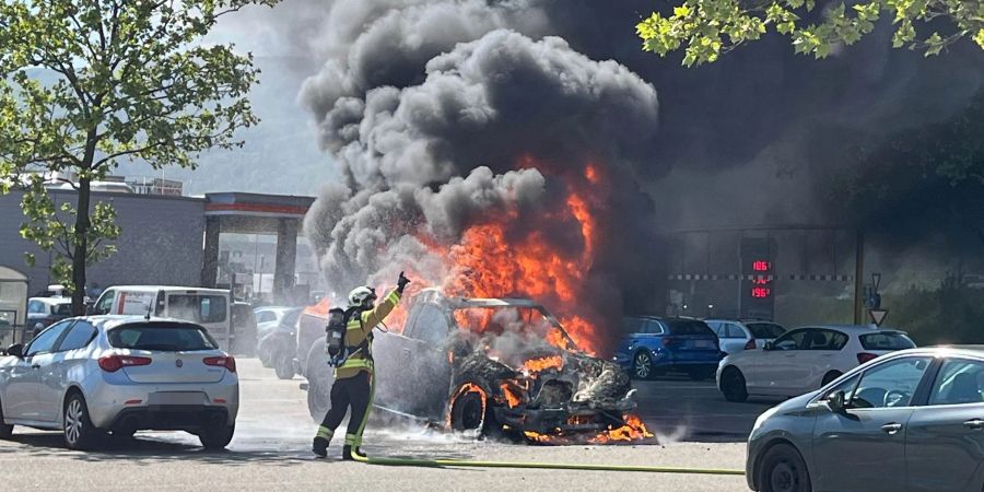 Lieferwagenbrand in Egerkingen.