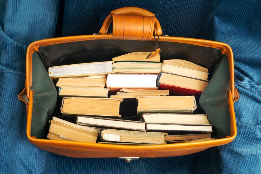 bücher in tasche