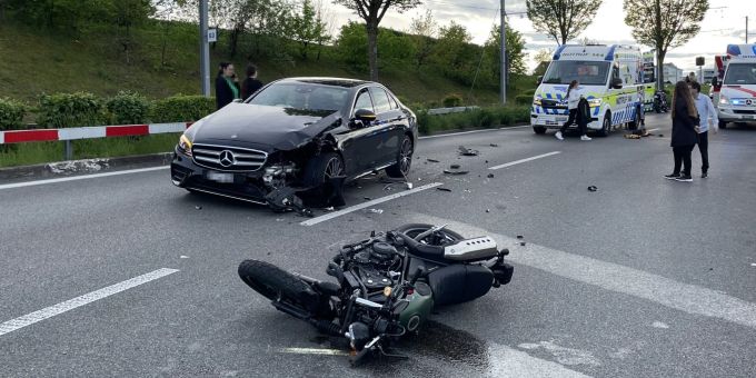 Rudolfstetten AG: Frontalkollision in Kurve. Rudolfstetten AG