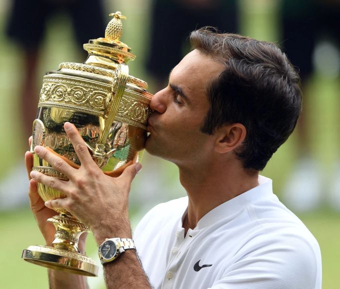2017 holte Roger Federer seinen achten Wimbledon-Titel und verdrängte Pete Sampras damit als Rekordsieger des Turniers. Roger Federer