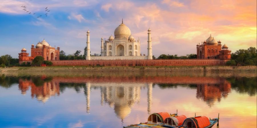 Tah Mahal Sonnenuntergang Fluss Vögel am Himmel Boote