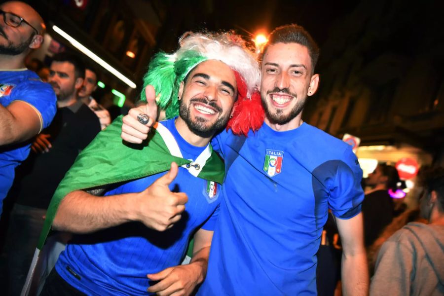 Die Freude ist den italienischen Fans ins Gesicht geschrieben.