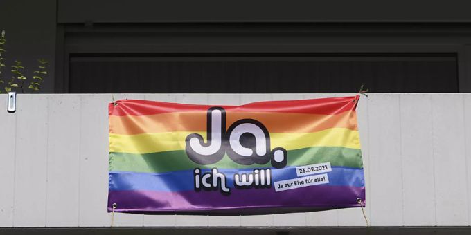 Die Stimmbevölkerung hat der «Ehe für alle» zugestimmt. Nun ist eine gleichgeschlechtliche Ehe in der Schweiz erlaubt.(Archivbild) gleichgeschlechtliche ehe