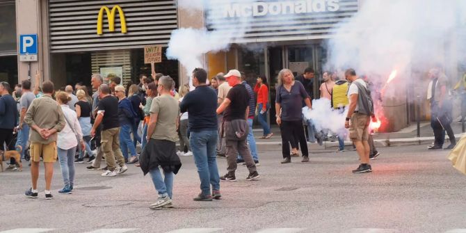 Protest no Green pass in Trieste with thousands of people