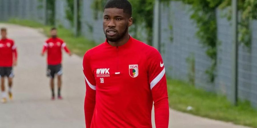 Will wohl seinen Vereinswechsel erzwingen: Kevin Danso vom FC Augsburg. Foto: Stefan Puchner/dpa