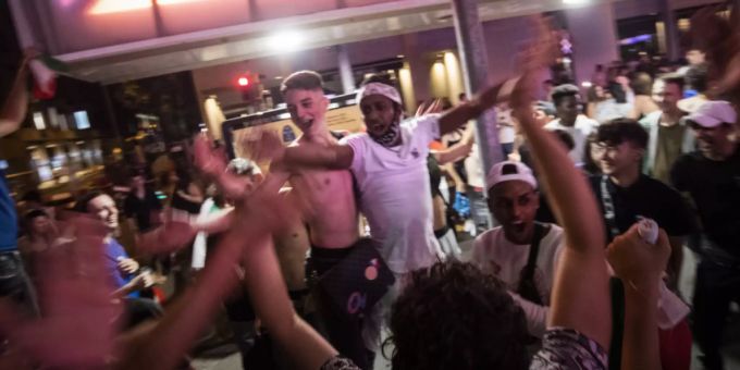 Fussball-Fans an einem EM-Public-Viewing in Lugano im Juli 2021. Ein anderer Fussball-Anlass in Basel mutiert nun zum Super-Spreader-Event. Coronavirus
