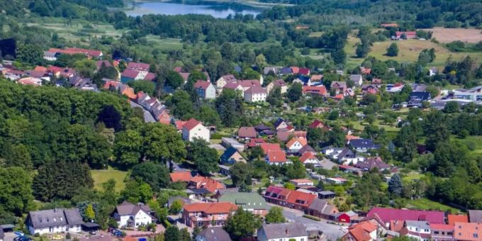 Idylle im Grünen? Die Kleinstadt Gadebusch im Landkreis Nordwestmecklenburg. Foto: Jens Büttner/dpa-Zentralbild/dpa Idylle im Grünen? Die Kleinstadt Gadebusch im Landkreis Nordwestmecklenburg. Foto: Jens Büttner/dpa-Zentralbild/dpa