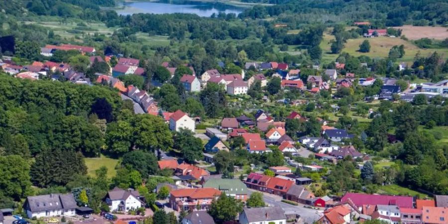 Idylle im Grünen? Die Kleinstadt Gadebusch im Landkreis Nordwestmecklenburg. Foto: Jens Büttner/dpa-Zentralbild/dpa