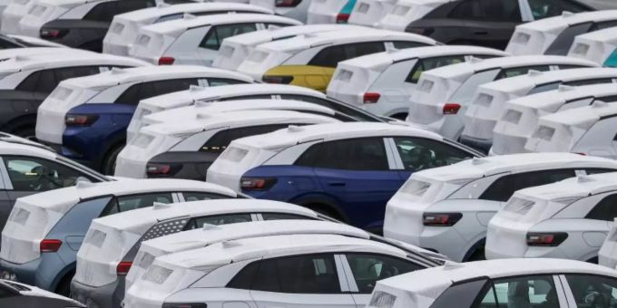 Neuwagen auf einem Parkplatz am Zwickauer Volkswagen-Werk. Foto: Jan Woitas/dpa-Zentralbild/dpa Neuwagen auf einem Parkplatz am Zwickauer Volkswagen-Werk. Foto: Jan Woitas/dpa-Zentralbild/dpa