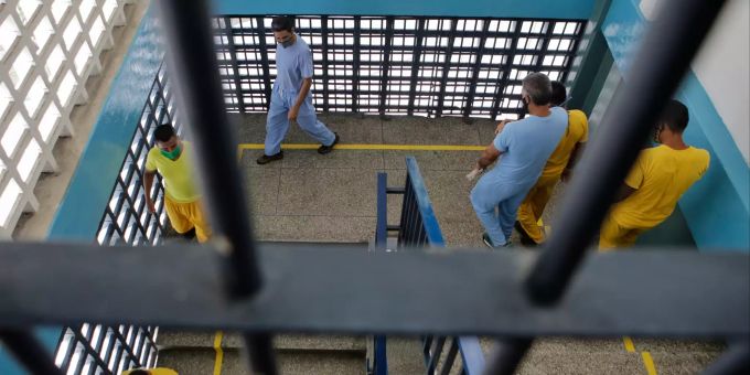 Insassen eine Haftanstalt. Foto: Jesus Vargas (Symbolbild) Coronavirus - Venezuela