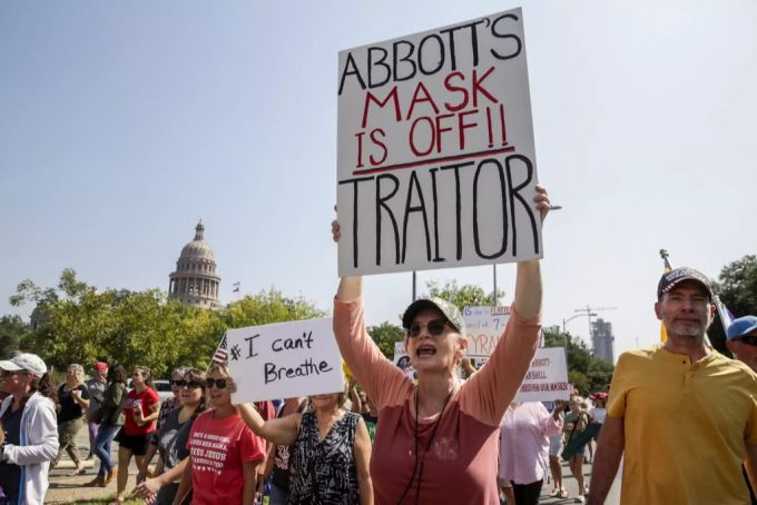 Nicht alle Texanerinnen und Texaner sind mit der Masken-Politik von Gouverneur Greg Abbott einverstanden. coronavirus texas