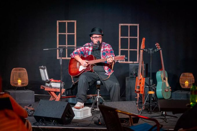 Am 10. September freute sich das Publikum über Musik von Bluesmacher Marc Amacher. Baronessa Lenzburg Bluesmacher