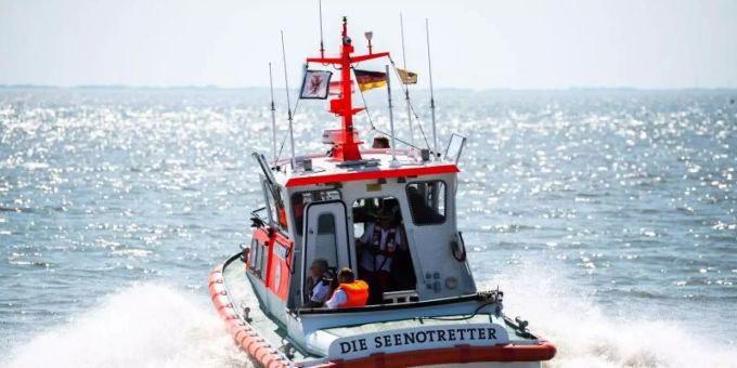 Ein Schiff Deutschen Gesellschaft zur Rettung Schiffbrüchiger (Symbolbild). Foto: Mohssen Assanimoghaddam/dpa Ein Schiff Deutschen Gesellschaft zur Rettung Schiffbrüchiger (Symbolbild). Foto: Mohssen Assanimoghaddam/dpa