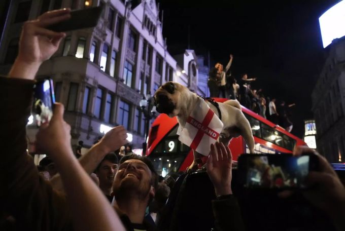 In England wird der Einzug in den Final der Euro 2020 gefeiert. Euro 2020 England Fussball