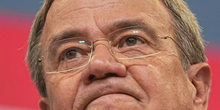 Eine deutliche Mehrheit der Deutschen würde einen Rücktritt von Armin Laschet von allen seinen politischen Ämtern begrüssen. Foto: Michael Kappeler/dpa