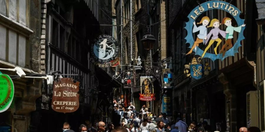 Touristen in Le Mont-Saint-Michel