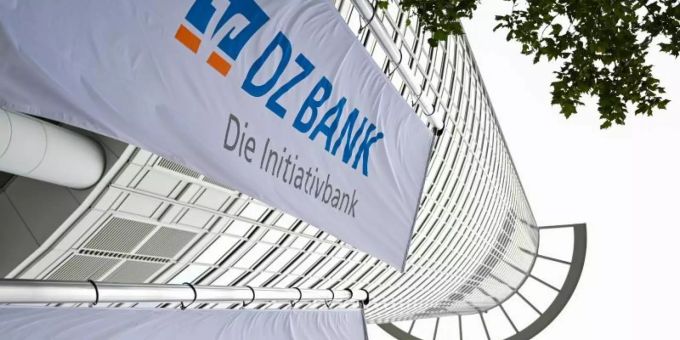 Die DZ Bank verzeichnete im ersten Halbjahr einen Milliarden-Überschuss. Foto: Arne Dedert/dpa Die DZ Bank verzeichnete im ersten Halbjahr einen Milliarden-Überschuss. Foto: Arne Dedert/dpa