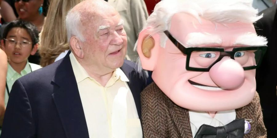 Ed Asner mit «Oben»-Schauspielpuppe Carl Fredricksen