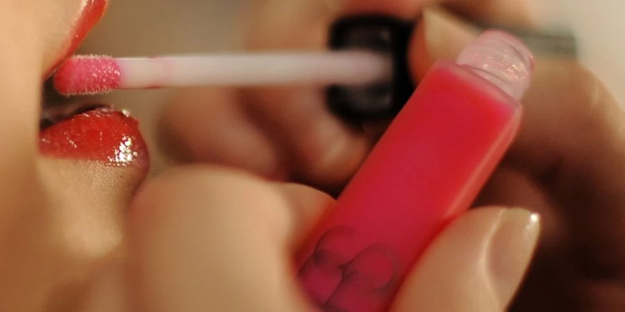 Das Resultat der Kontrolle von Lippenpflegeprodukten lässt gemäss Kantonslabor Basel-Stadt auf eine mangelnde Qualitätskontrolle der betreffenden Hersteller schliessen. (Symbolbild)