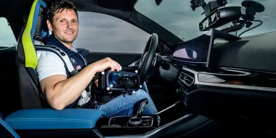 Alexander Kuttner, Projektleiter BMW M Mixed Reality in einem BMW