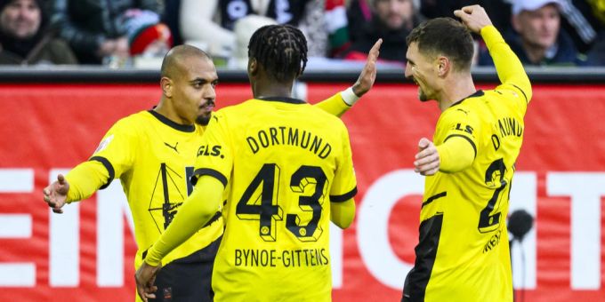 Thomas Meunier (rechts) plappert im belgischen TV über die Gewichtsbussen beim BVB. BVB