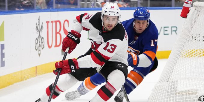 Nico Hischier bleibt in der NHL weiter ohne Scorerpunkt, gewinnt mit seinem Team aber gegen die Islanders. NHL