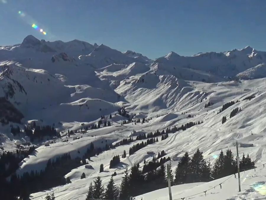 Ausblick von der Bergstation Sillerbühl im Skigebiet Adelboden-Lenk.