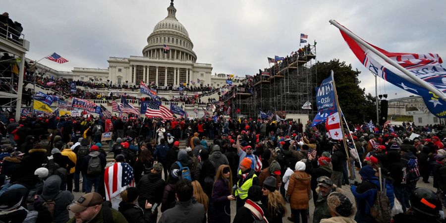 Trump-Anhänger stürmen am 6. Januar 2021 das US-Kapitol.